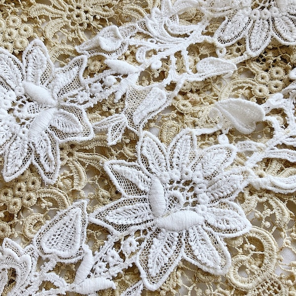 Beautiful Vintage 3 Dimensional Heavily Embroidered Schiffli lace Appliqué / Motive - Craft Dolls Costumes Lampshades