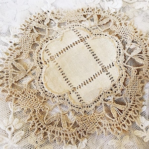 Vintage Ecru Linen Doily - Handmade Linen Bobbin Lace