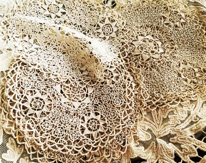 Handmade Antique Italian Needle Lace Mat Reticella Point Venise Lace