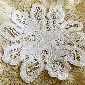 Vintage Linen Doily With Handmade Bobbin Lace