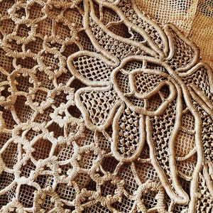 Antique Handmade Ecru NeedleLace Doily / Mat