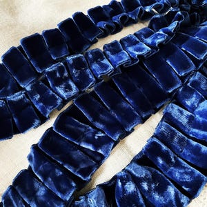 Ruban velours bleu foncé vintage - Plis creux - Mercerie et chapellerie Fournitures vintage