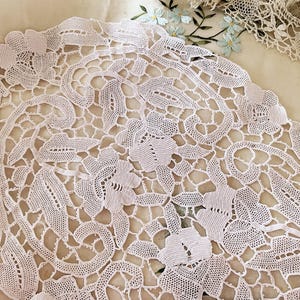 Oval Vintage  Handmade Creamy Lace Doily / Mat