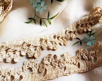 Pretty Vintage Ecru Hand Crocheted Lace Trim - IrIsh Crochet Flounce - Craft Create Cushions