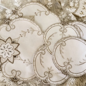 Pretty Hand Embroidered Vintage Doily / Table Mat - Cutwork