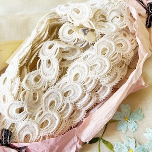 Pretty Embroidered Vintage Eyelet Lace Trim - Embroidery Anglaise - Craft Dolls Costumes Cuffs Petticoats
