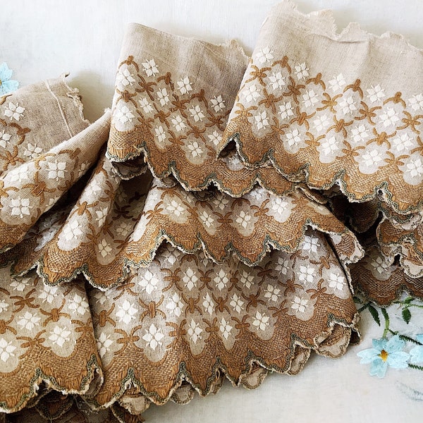 Fabuleuse dentelle de tapisserie brodée à la main en lin naturel vintage