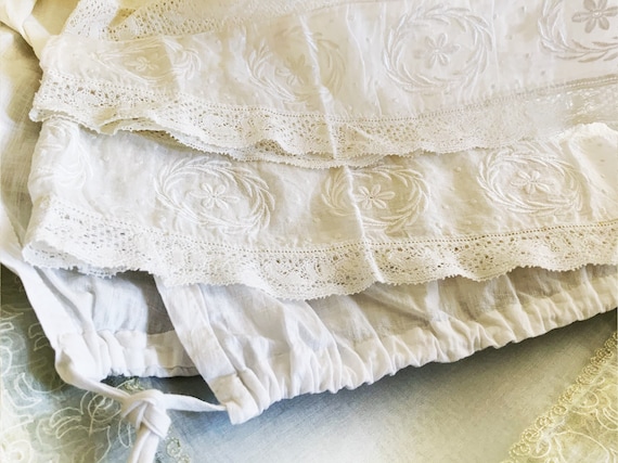 White AnTiQue BLOOMERS / PANTALOONS - Hand Embroid