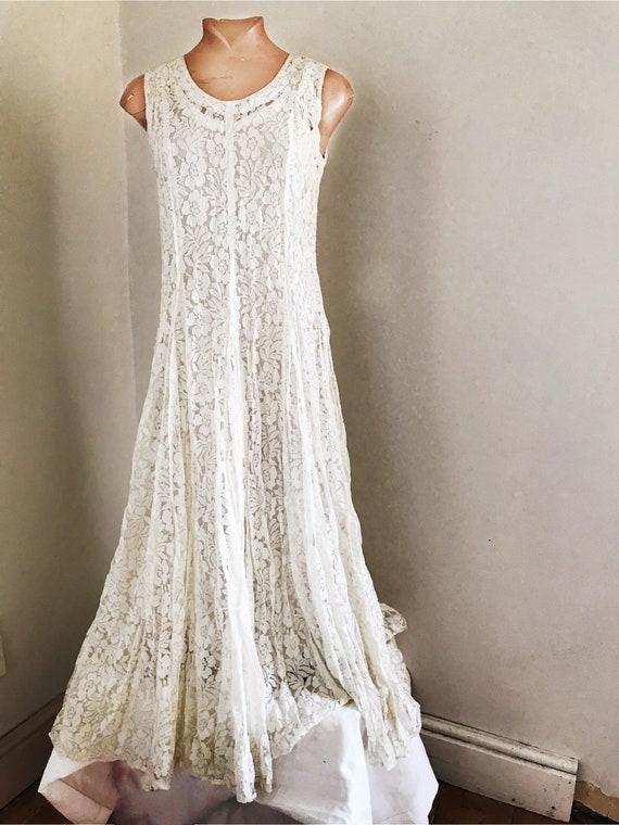 37in Beautiful 80s Long Cream Lace Dress - Cotton