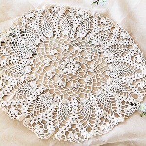 Pretty Vintage Handmade Hand Crocheted Ivory Cream Lace Doily / Mat image 1