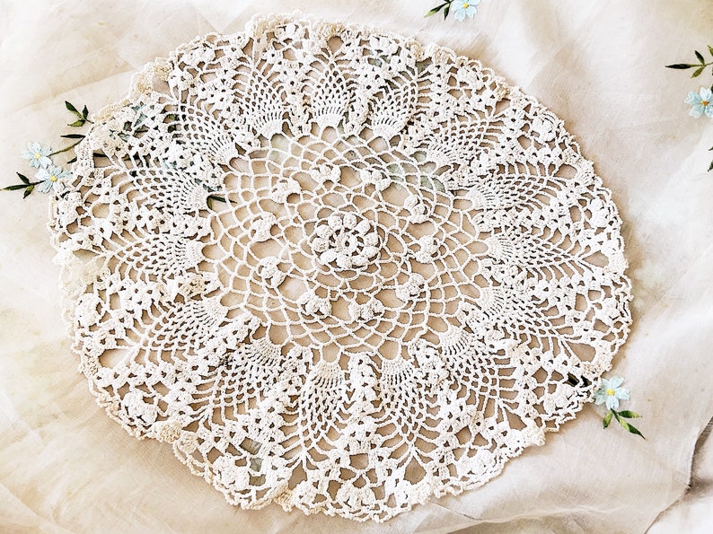 Pretty Vintage Handmade Hand Crocheted Ivory Cream Lace Doily / Mat image 1