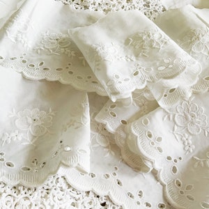 Gorgeous White Vintage Embroidered Anglaise Lace Flounce - Heavy Bold Dense  Embroidered Flowers - Eyelets - Unused