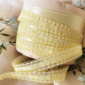 Wstążka haftowana w stylu vintage - rękodzieło