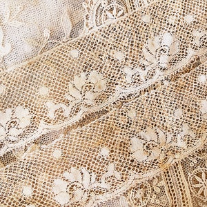 Dentelle de Valenciennes écru ancienne faite main - Récupération