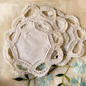Vintage Floppy Linen Doily / Appliqué - Handmade Linen Bobbin Lace - Craft