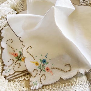 Pretty Vintage Hand Embroidered Linen Napkin - Craft