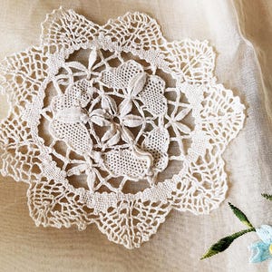 Vintage Handmade Bobbin Lace Doily - Cluny Lace