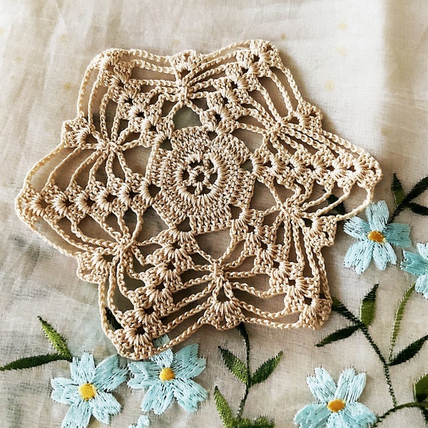 Vintage Ecru Hand Crocheted Doily - Appliqué
