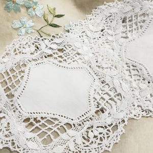 Pretty White Vintage Linen Doily - Handmade Linen Bobbin Lace
