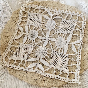 Antique Linen Handmade Belgian Bobbin Lace Square / Doily / Appliqué