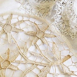 Antique Handmade Ecru NeedleLace Doily / Mat / Appliqué