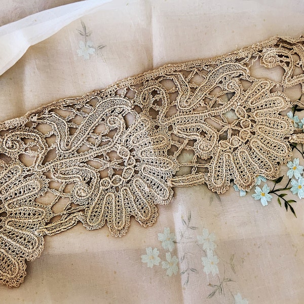 Beautiful Antique Ecru Handmade French Linen Bobbin Lace - Corded - Floppy Weight