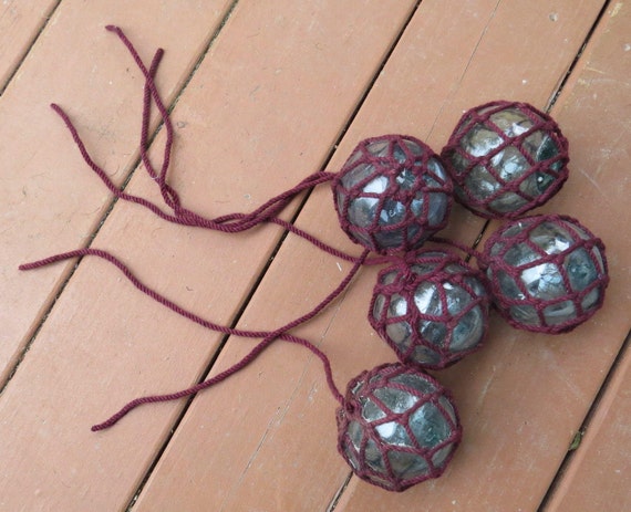 Vintage Japanese BLOWN Glass FLOATS Blue-Green Aqua 3.5" Lot of 5 Maroon Wine NETTED Long-String Ocean Rope Fishing Tiki Decor