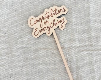 Adorno para tarta "Felicitaciones por todo"