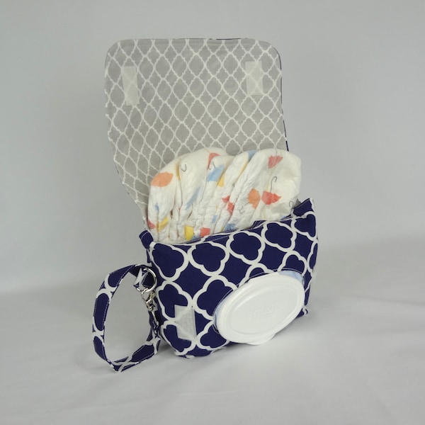 Diaper and Wipes Pouch - Navy Quatrefoil