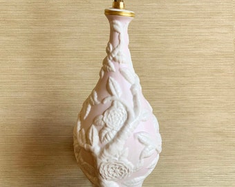 Beautiful Casa Pupo Ceramic lamp from Manises (Spain), pale pink and white flowers, Mid Century vintage 50s-60s.