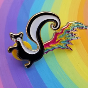 Enamel Pins | Skunk Farting a Rainbow! Cute Skunk Pins | Rainbow Pins | Enamel Badges for Bags Hats & Backpacks Brooches Outfit Decorations