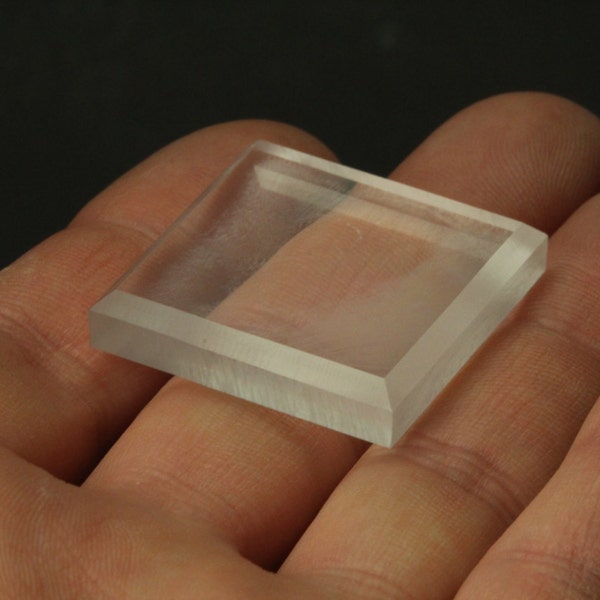 x1 petit support carré à base plate pour présentoir minéral en acrylique de 31 mm x 31 mm x 6 mm d'épaisseur - Livré avec une adhérence minérale pour le coller