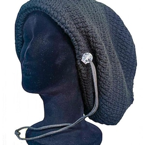 Zwarte dreadlock-beanie: handgemaakte gehaakte slouchymuts met trekkoord