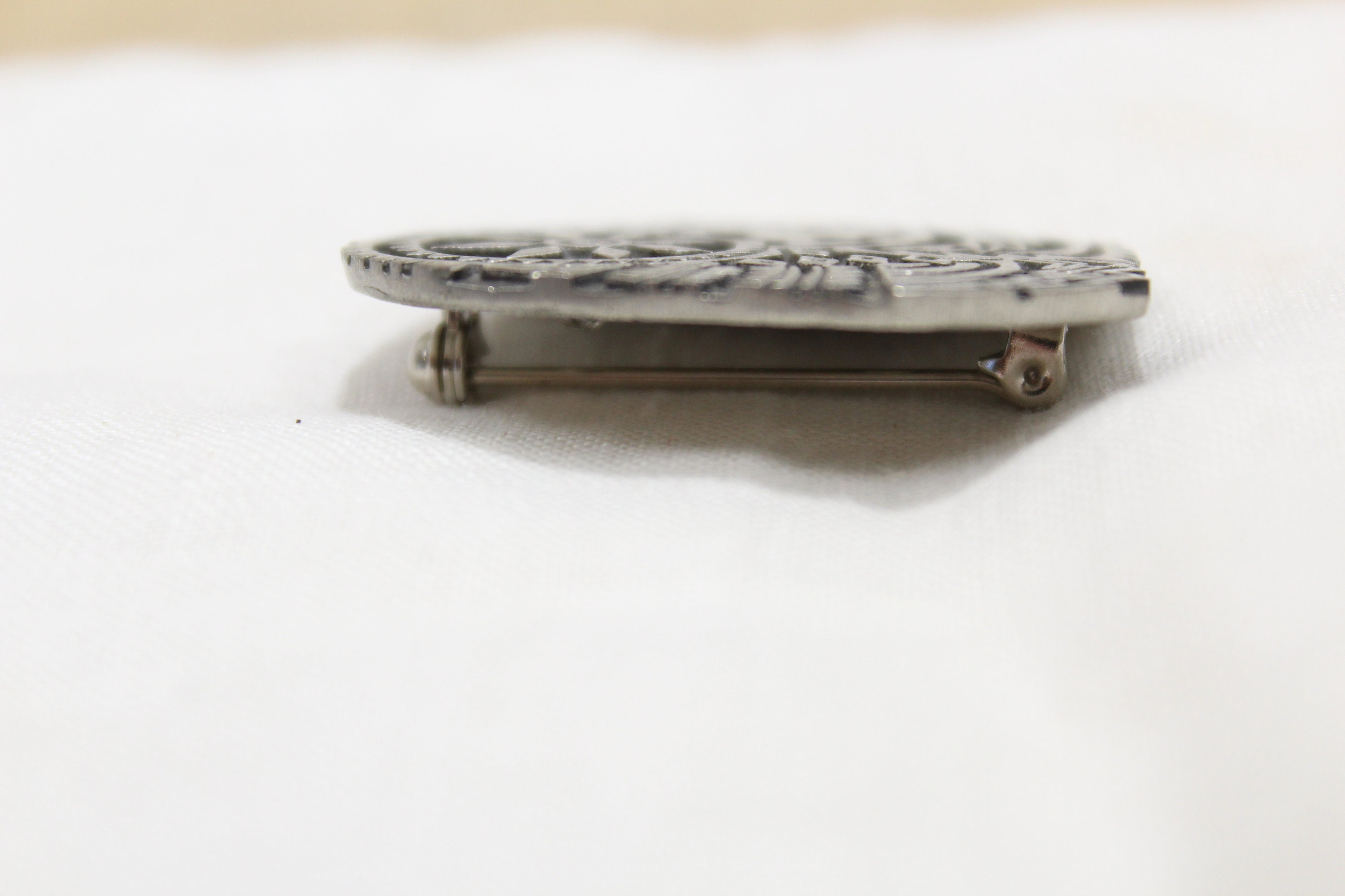 Broche Amitié (friendship Pin) Urban Fetishes 1998 - Métal Pewter Argenté, Occasion