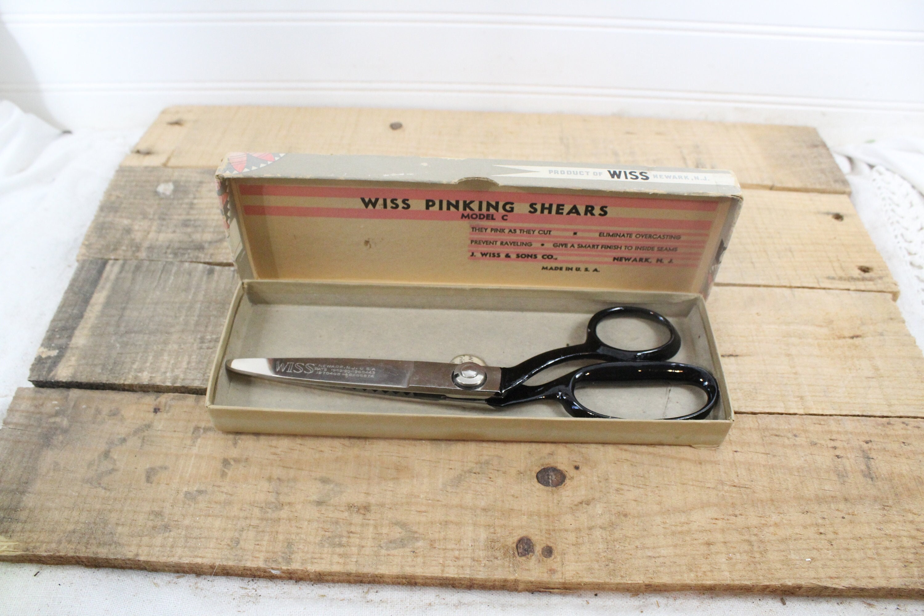 Vintage WISS CB 9 Inch Pinking Shears Industrial Sewing Fabric Scissors USA
