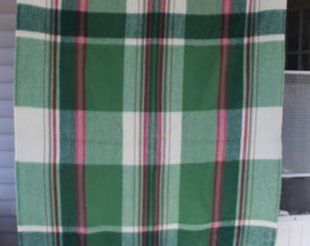 Wool Blanket, Berger Pledd, Stadium Blanket, Car throw, lap throw, Made in Norway, Winter coverlet, Plaid wool throw, Green and white plaid