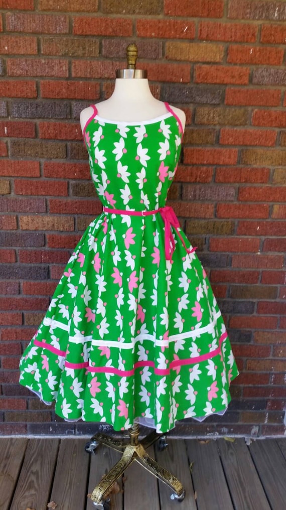 50s Floral Dress Green Pink Daisy Floral Print wi… - image 1