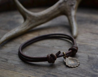 Simple adjustable leather bracelet, brown adjustable leather bracelet, charm leather bracelet, shell charm leather bracelet, girl bracelet