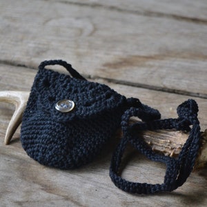 Black crystal pouch necklace, pouch necklace, crochet pouch necklace, talisman necklace, medicine pouch necklace, medicine pouch