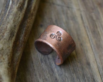 Kupfer Ohr manschette, gehämmerte Kupfer Ohr manschette, keltische Ohr manschette, gehämmerte Kupfer Ohr manschette, Spirale Ohr manschette, Triskelion Ohr manschette