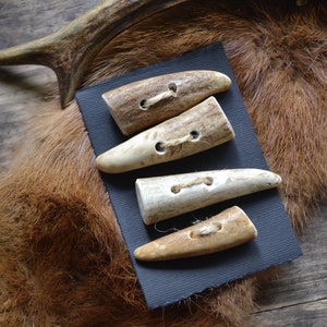 4 Antler tip buttons, horn shaped buttons, antler buttons, horn buttons, antler beads, antler toggles, antler toggel, antler toggle buttons