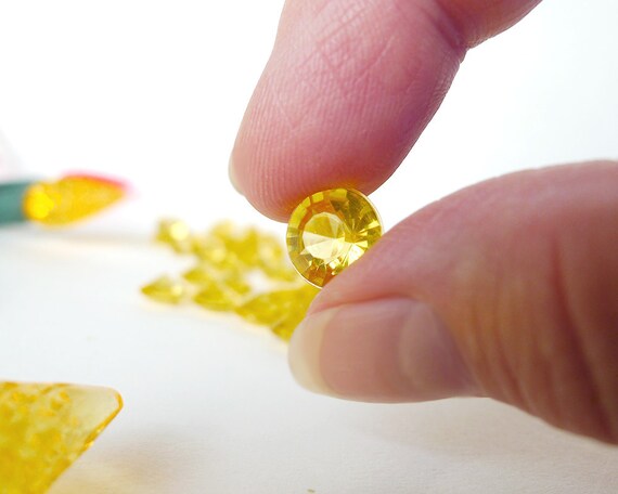 Yellow Gold Translucent Fake Diamonds Confetti, Yellow Table Scatter Sparkling Plastic Gemstones Bling Glam Party Wedding Table Decorations
