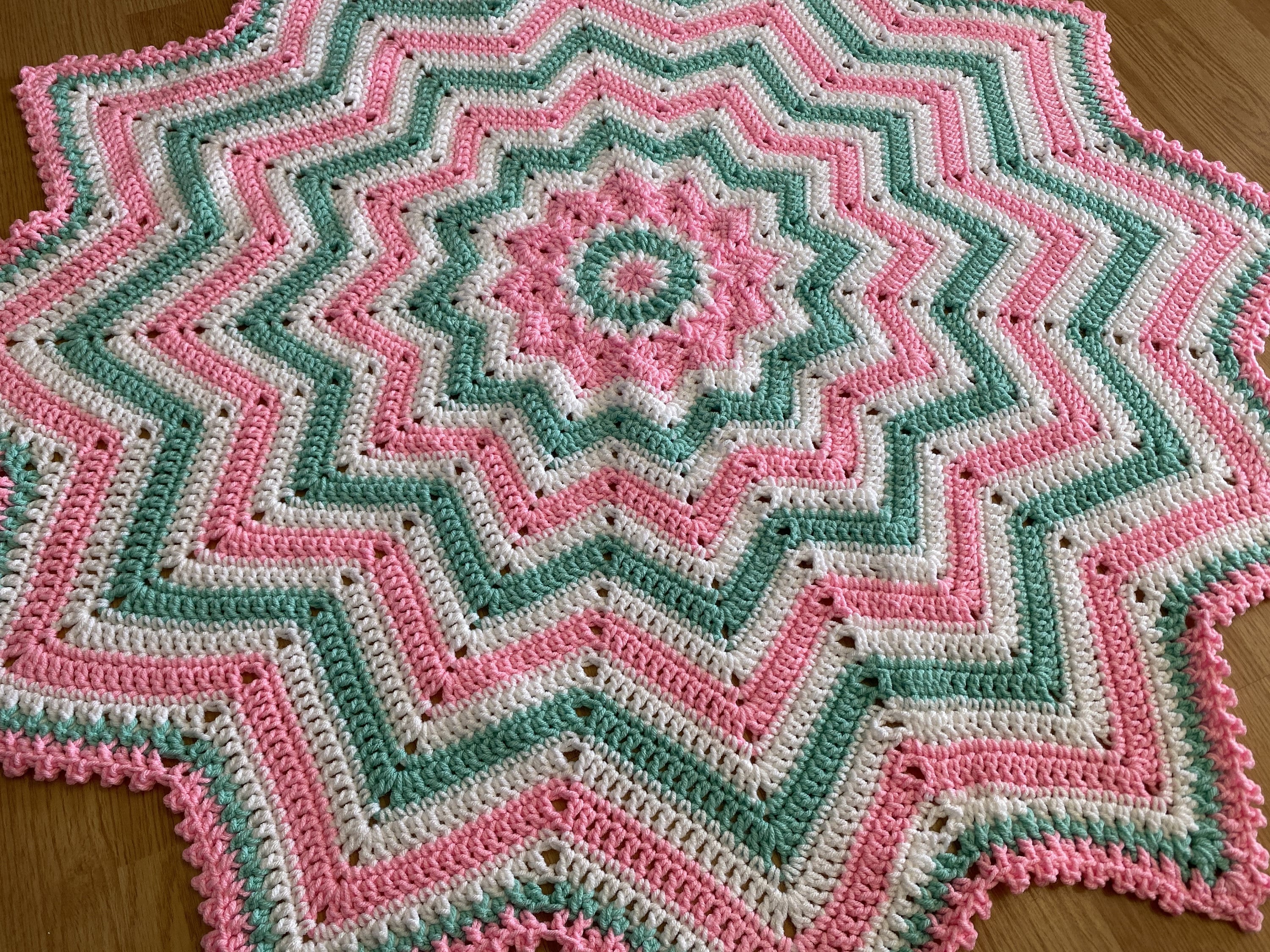 40 Fabulous Crochet Star Blankets and Patterns You Must Make 4 Baby's First Christmas Star Blanket