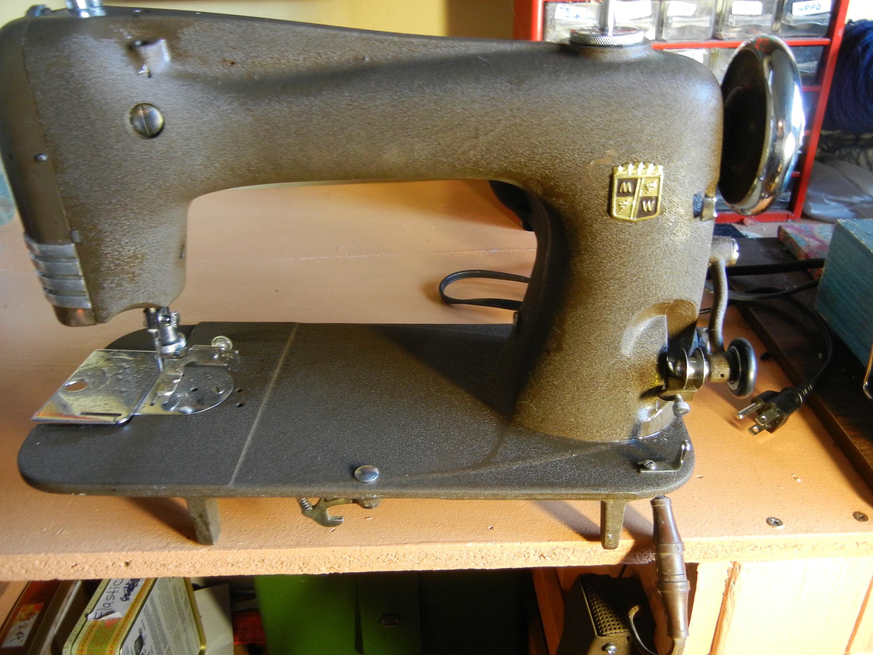 MONTGOMERY WARD ANTIQUE (1940's) Rotary Sewing Machine Supreme