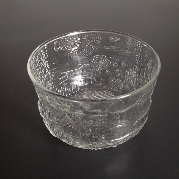 Nuutajarvi Notsjo / Arabia of Finland Fauna Glass Bowl, 4 1/4"