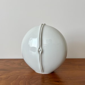 Vintage Hutschenreuther &quot;Eclore&quot; German Porcelain Vase Designed by Elisabeth Pott-Bischofberger
