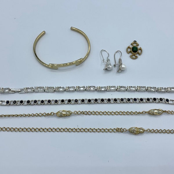 Collection AVON vintage - Boucles d'oreilles et collier en fausses perles - Bracelets en cristal - Bracelet jonc - Pendentif - Tous estampés AVON - Livraison gratuite