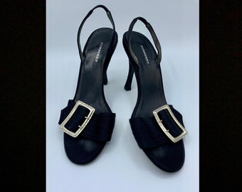 Chaussures à talons hauts vintage BURBERRY taille 36 - PORTÉES - fabriquées en Italie - coupe étroite - boucle argentée et satin noir - embouts de talon intacts livraison gratuite