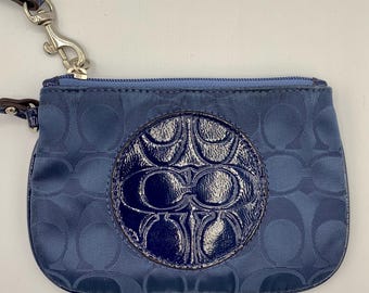 VINTAGE COACH Writstlet Clutch - Gorgeous Navy Blue - Signature Fabric - Patent Leather Accent & Trim - Excellent Condition - FREE Shipping