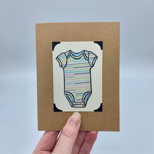 NOUVEAU BÉBÉ fait main Félicitations cadeau bébé carte de voeux vierge - oeuvre d'art originale grenouillère - carte imprimée originale - livraison gratuite